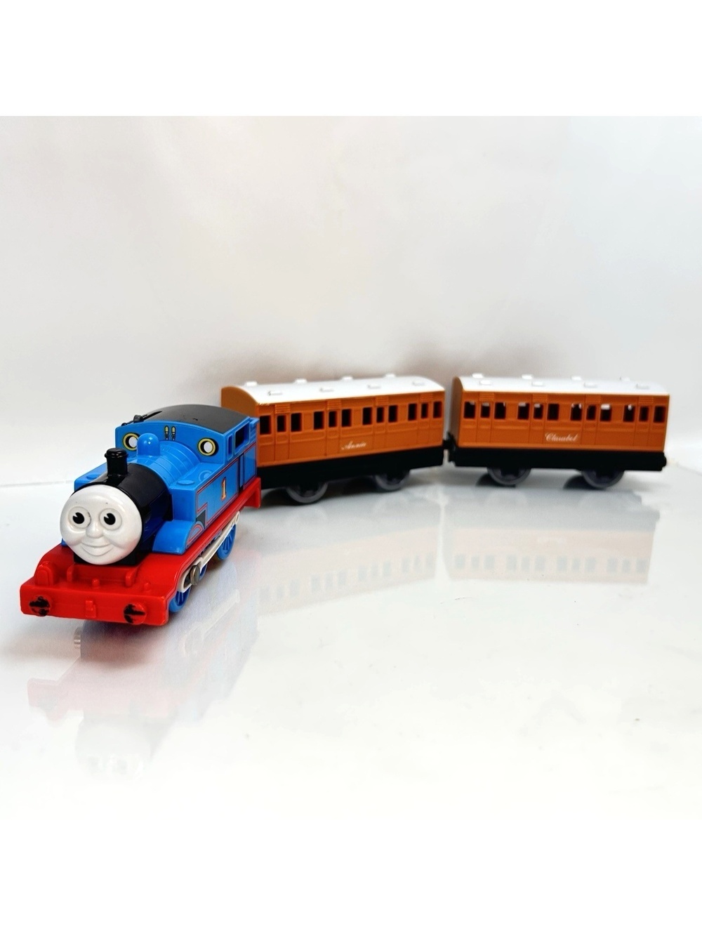 Tomy Trackmaster Thomas Engine 2002 Motorized Works with Annie & Clarabel